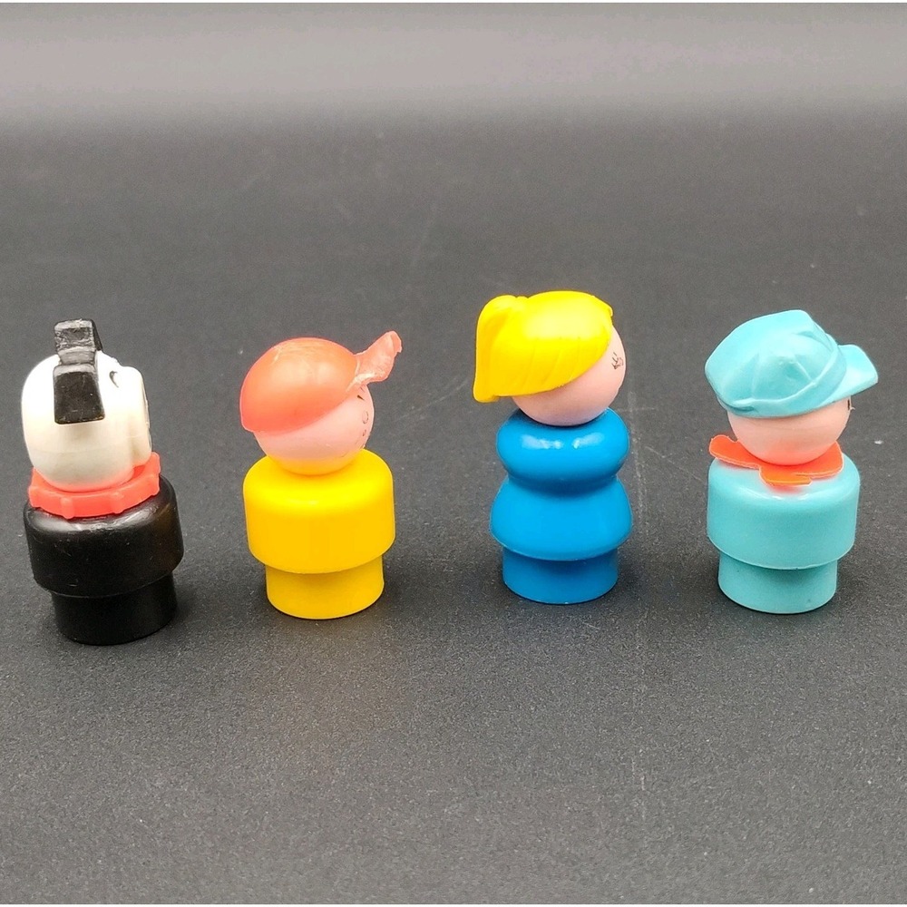 Set-4 Fisher Price Little People VTG Train Conductor Mom Boy Dog Collectabl📸👀 - Picture 7 of 16